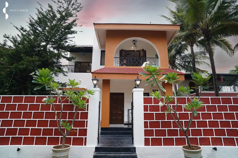 Reed Field Cottage Villa Facade