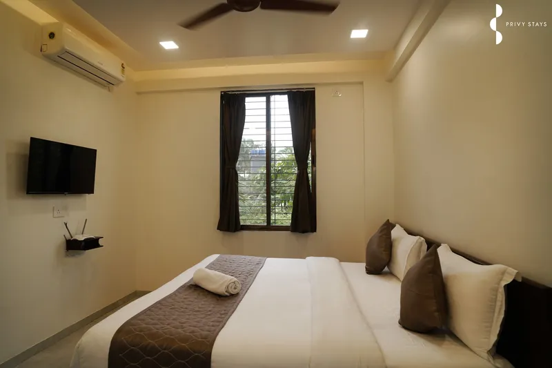 Deluxe Room with Pool View 2