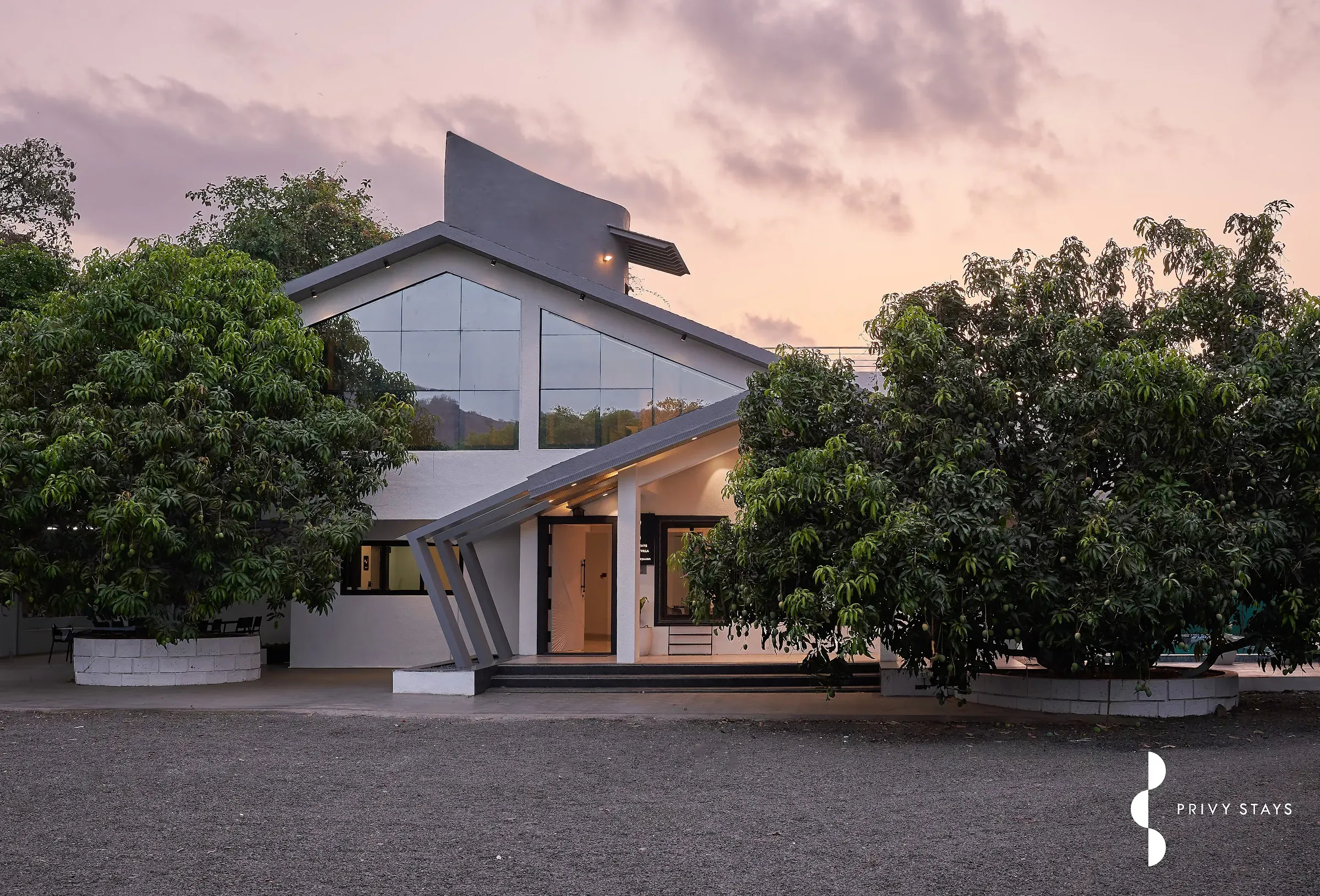 Pinnacle Villa Facade