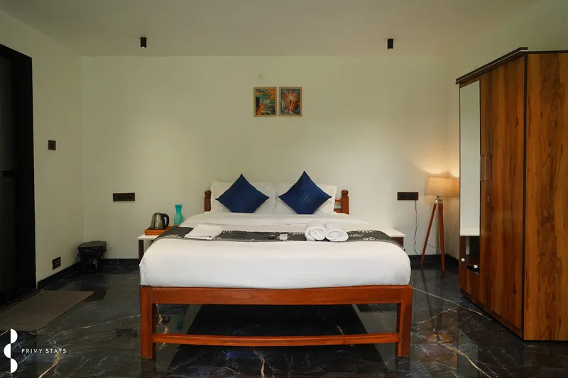 Premium Private Cottage 4