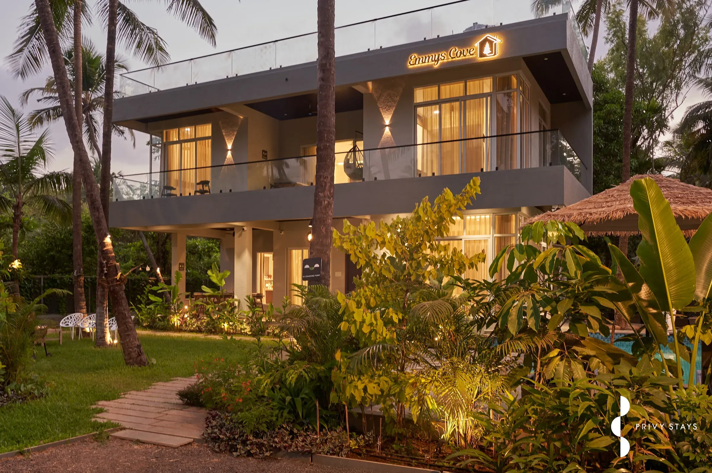 Emmy's Cove Villa Facade